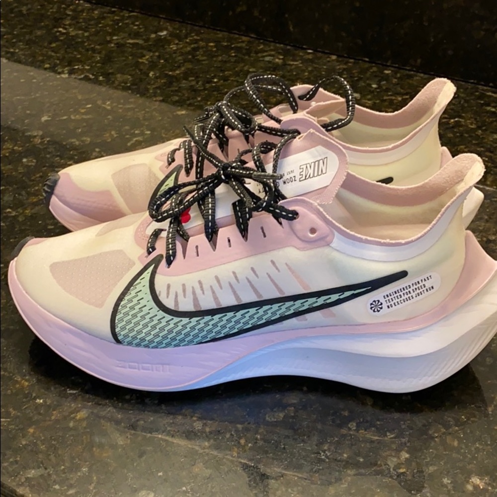 Nike Zoom Gravity Sneakers